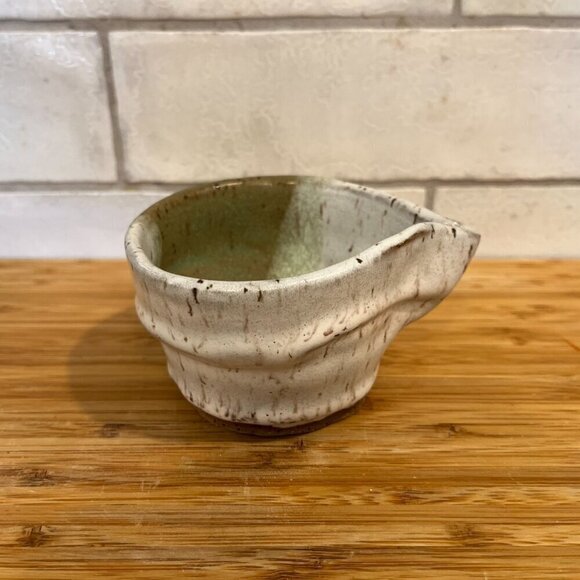 Handmade Art Pottery Bowl Freeform Pouring Bowl Brown Cream Green Speckle Spout - Picture 4 of 6